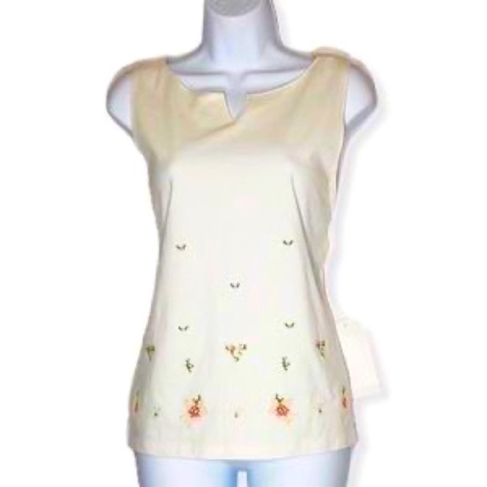 Moving Bleu Top NWT M Embroidered Floral
